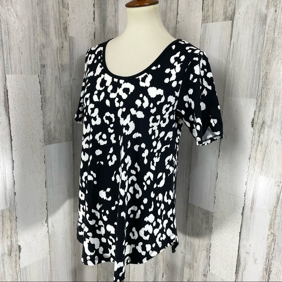 LuLaRoe New Black Leopard Cheetah Print Morgan Short Sleeve Tunic Blouse XS - Picture 3 of 10
